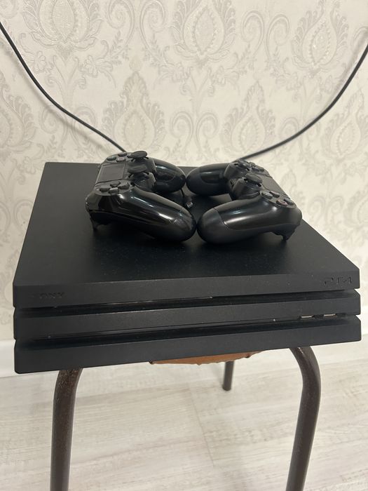 Продам пс 4 про есть 14 игр