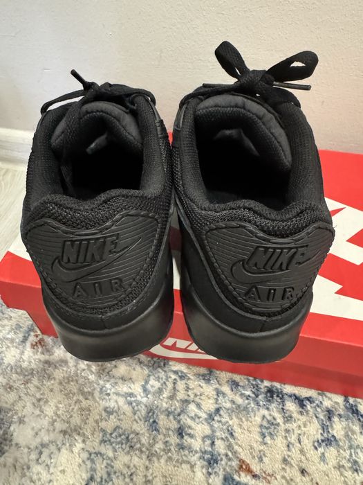 Кроссовки женские