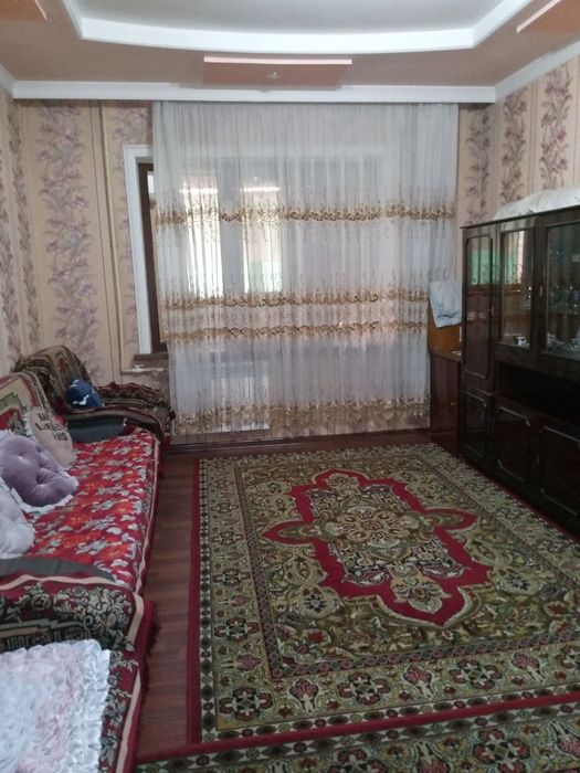 1 гор больница. 3 хона 2 чи этаж. 600.у.е+ маклер