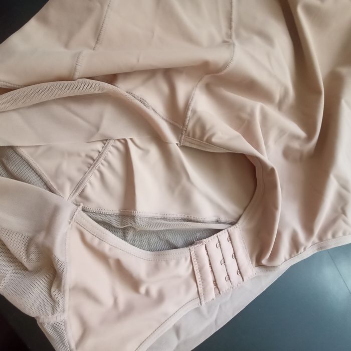 Боди утягивающее бежевое