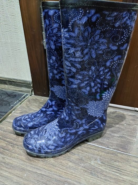 Продаю женские резиновые сапоги