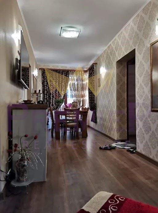 Етаж от къща в Варна-Център площ 190 цена 290000