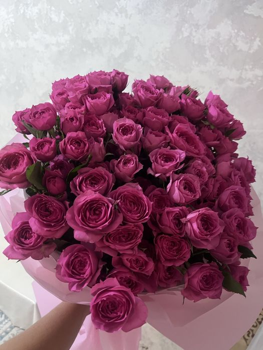 Цветы свежие, кустовые розы