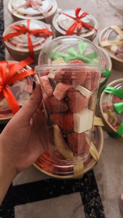 Сублимированный мороженные и фрукты