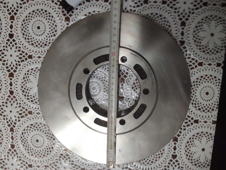 Чисто нови спирачни дискове предни