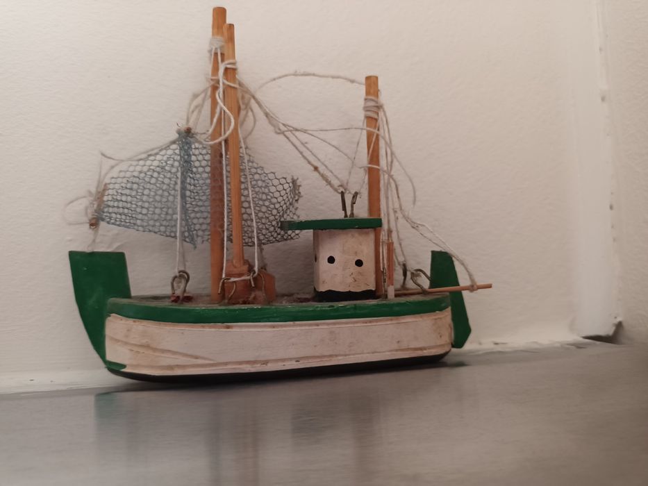 Лот от 4 малки дървени корабчета отлична морска декорация