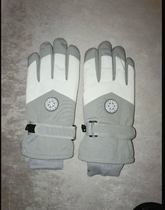 Зимни ръкавици с термално покритие (бели и черни)