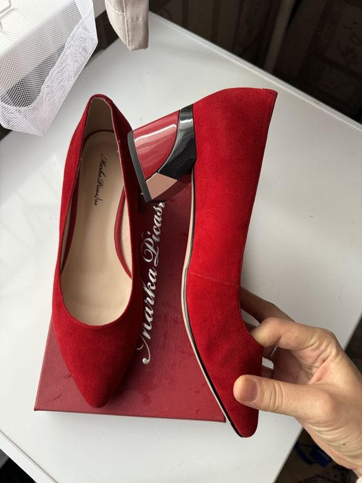 Туфли красные замшевые