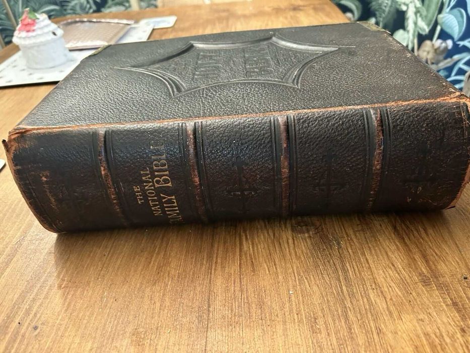 Biblia / Biblie veche , 1870 , engleza , 6 kg , 34 x26x9 cm , piele