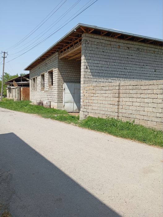 Yangi Hayot tumanidan yarim qurilgan uy sotiladi 6 sotix