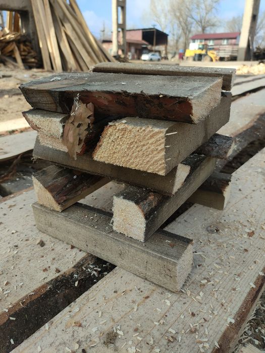 Сухие дрова в мешках