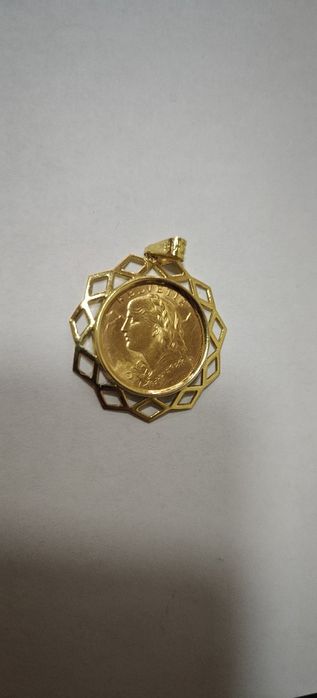 Pandantiv medalion aur 22k in montura de 18k (r)