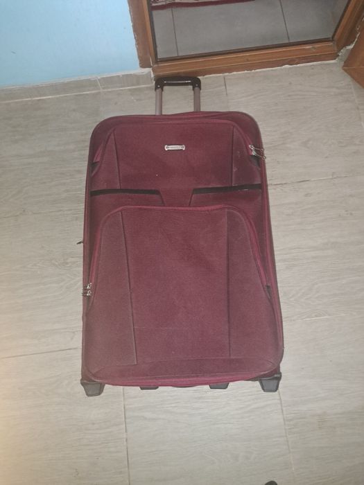 Продам дорожный чемодан.