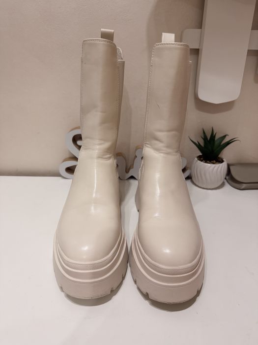 Bearshka бежови ботушки 38 ми номер ***