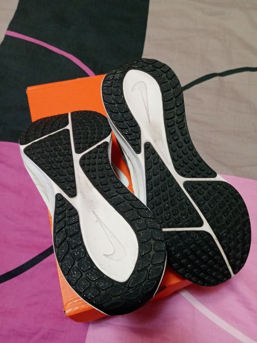 Nike Vomero 17 Mens

В добро състояние, носени няколко месеца. 

Разме