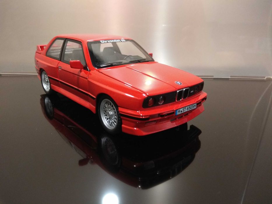 BMW e30 M3 1:24. Празни,рекламни кутии и поставки 1:24 БМВ и 1:43