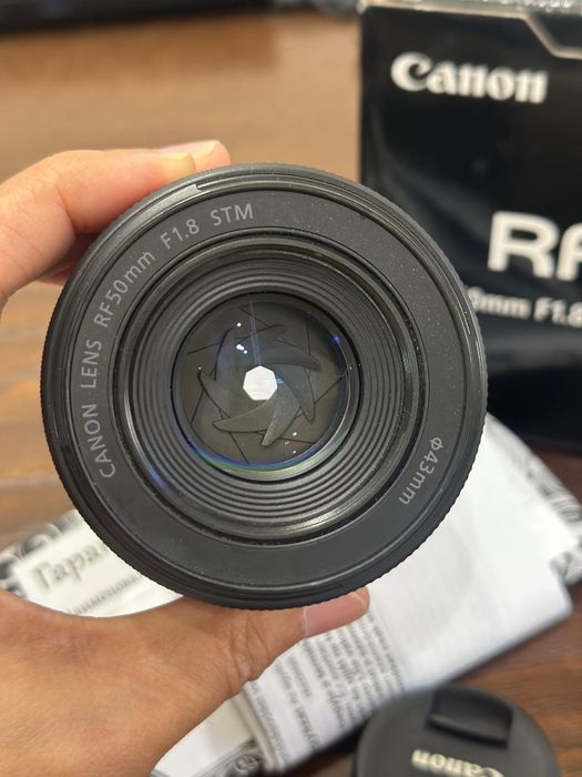 Canon RF 50mm f/1.8