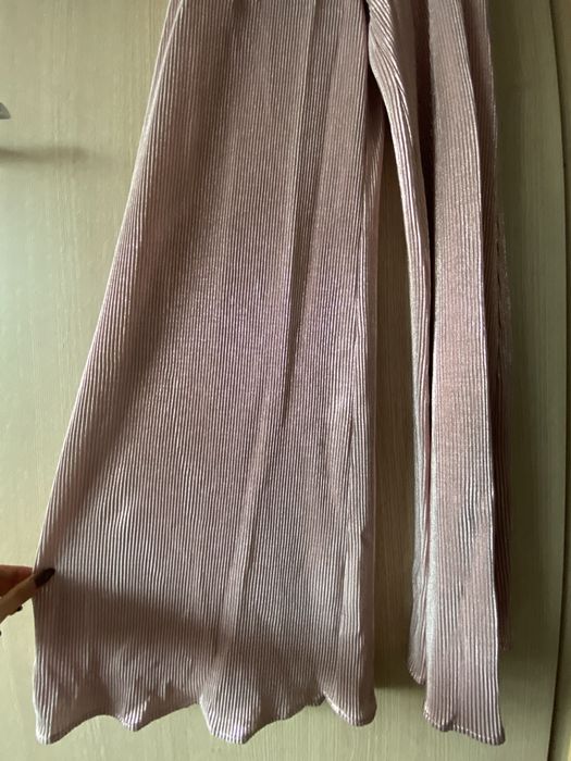 Salopeta de seara TGH marime 34, roz metalizat, evazata