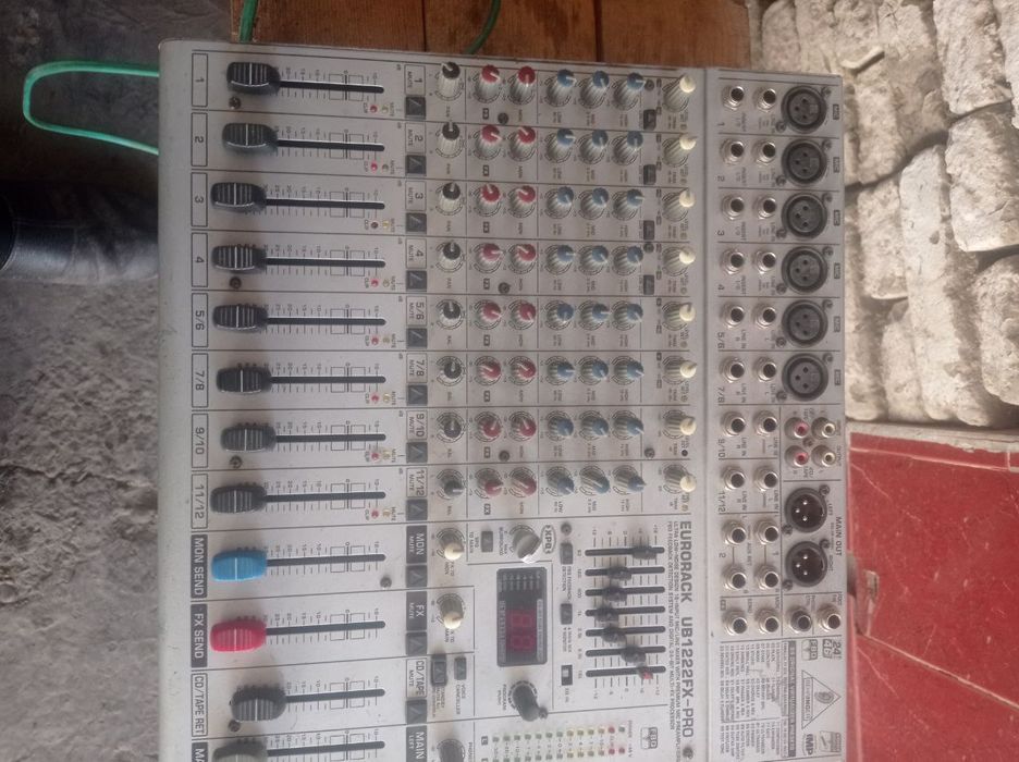 Pult behinjer profisanal arzonnnn  ishlashi zurrrrrrrrrrrrr