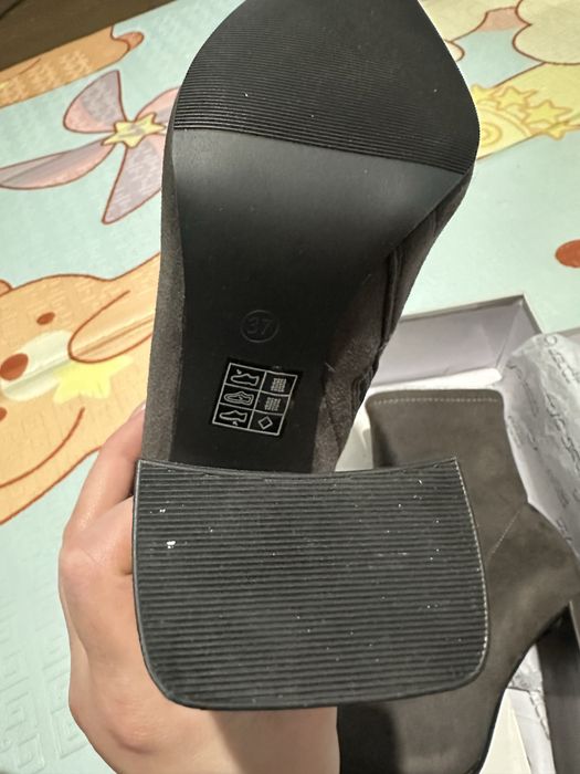 Продаются женские сапоги