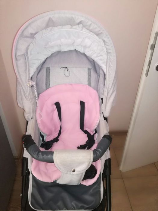 Продава бебешка количка