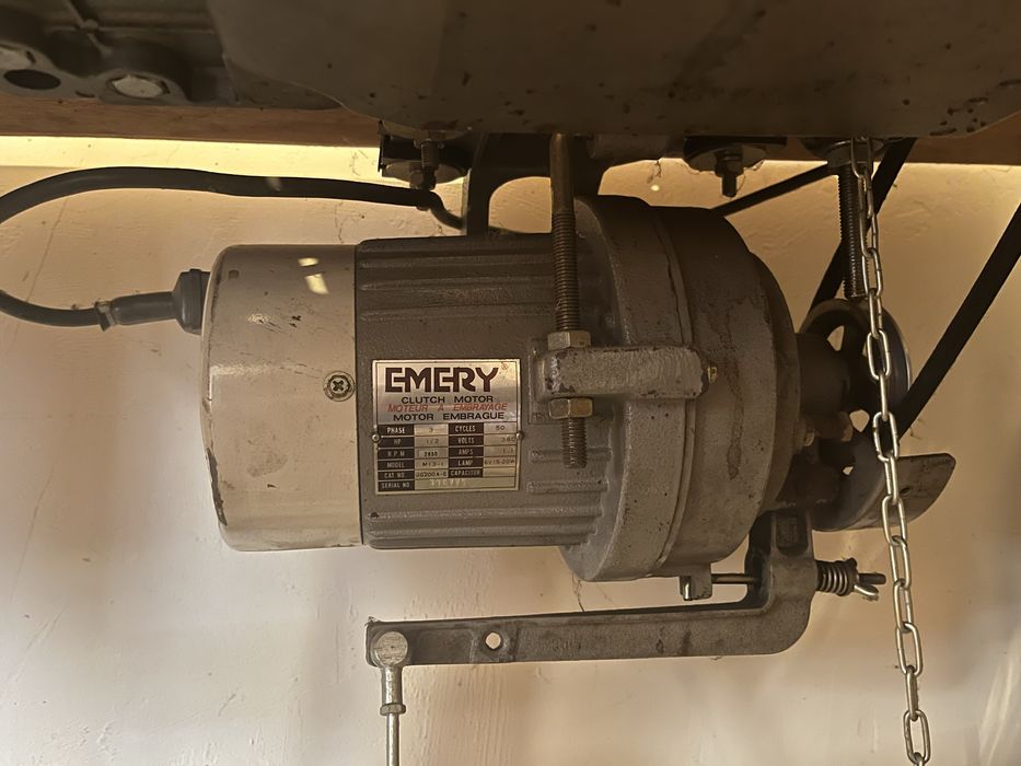 Masina de surfilat industriala, motor 220v, perfect dunctionala