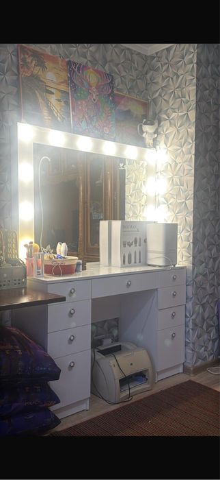 Продам косметические столы