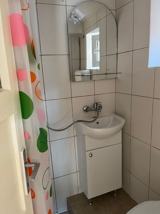 Ofer spre inchiriere garsoniera la casa