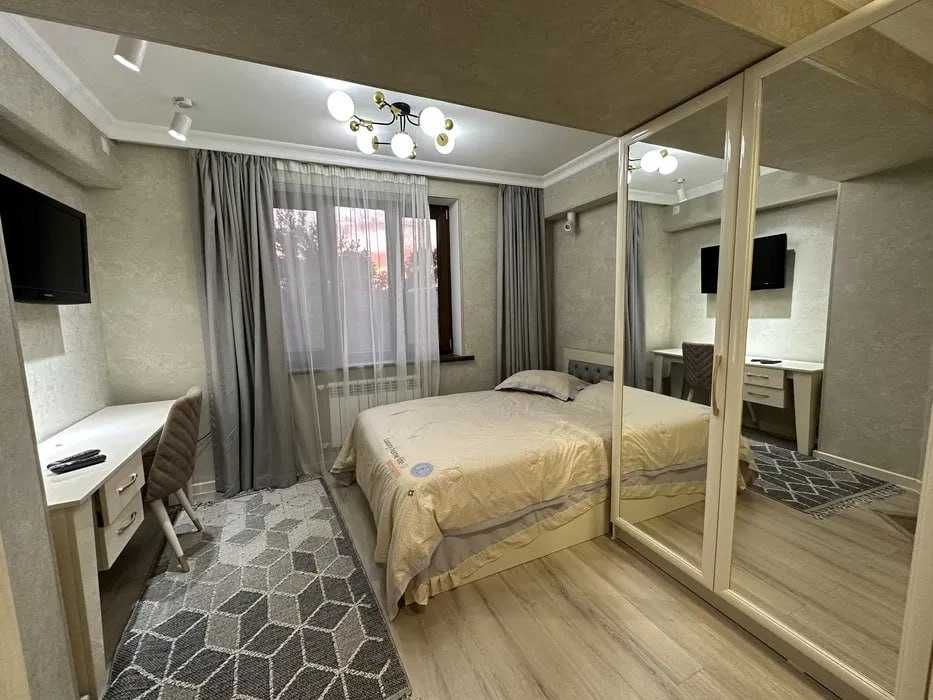 Ц-7 / Цум | 3-комн. 3 из 7 | 90 м2 [M:0192]