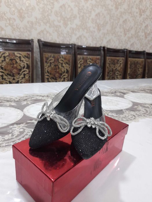 Ajoyib kelinlikka mos oyoq kiyim