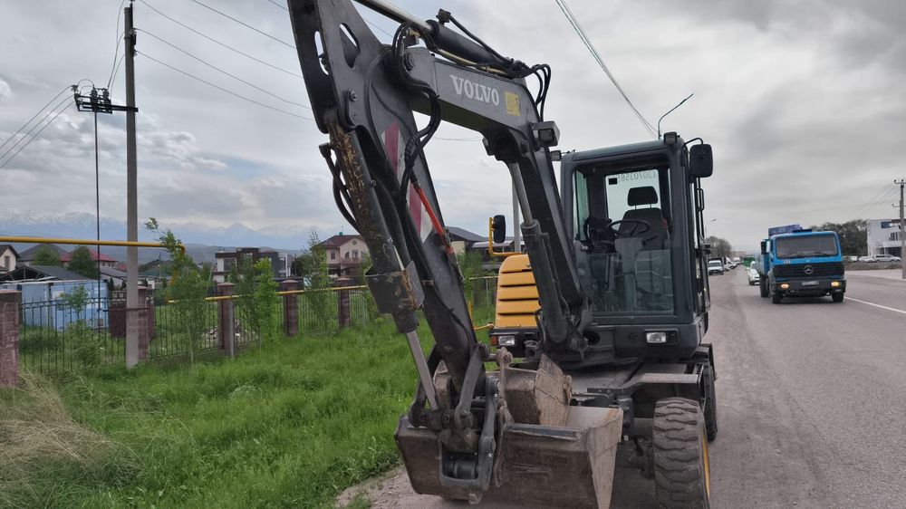 Услуга колесного мини-экскаватора