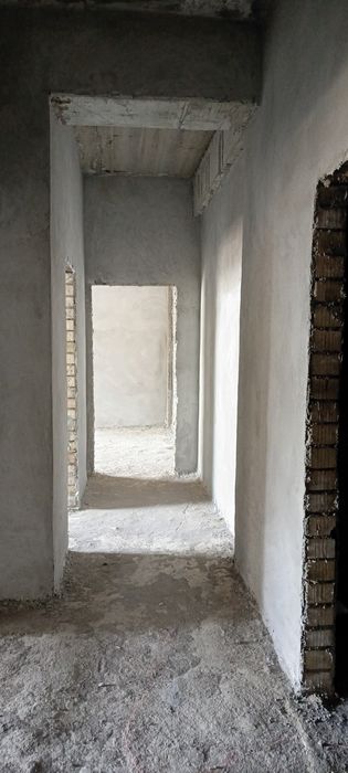 Yangi qurilgan uy sotiladi