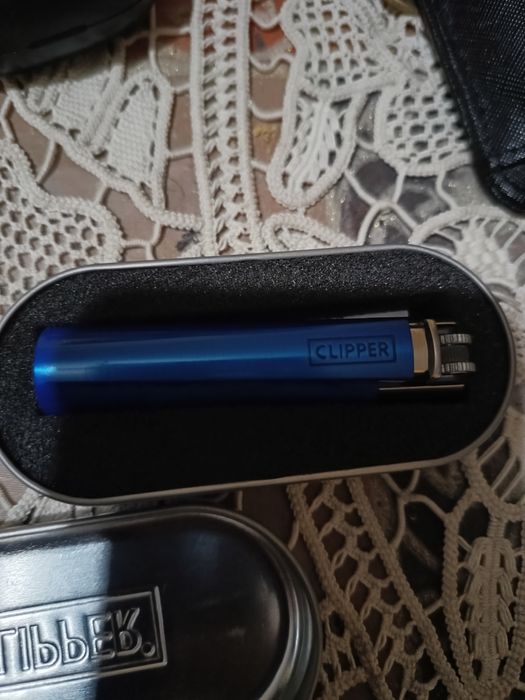 Vând brichetă cliper