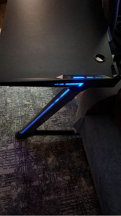 Игровой стол DXRacer