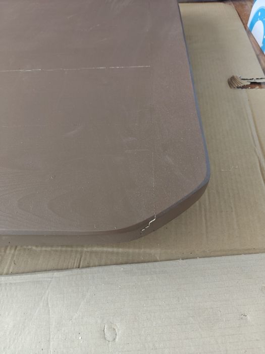 Масивна маса със столове