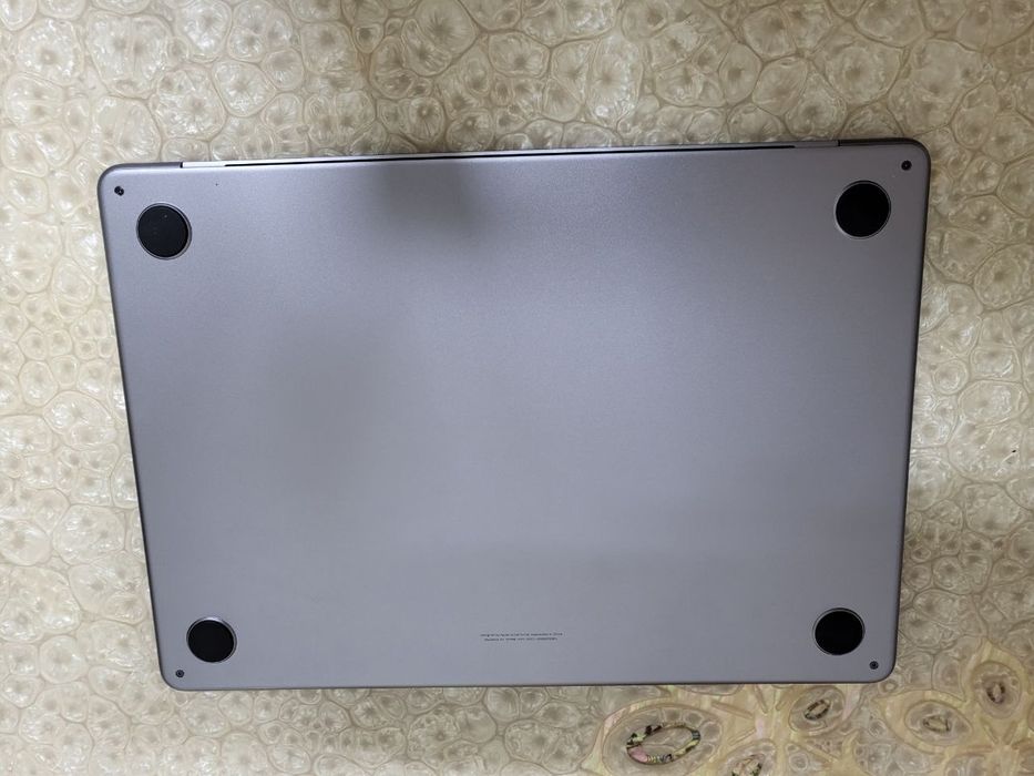 Macbook Air M2 spacegray 13 dyum 16GB ram/512GB sotiladi