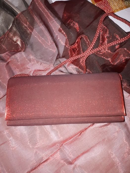 Клатч атласный в наборе с шарфом