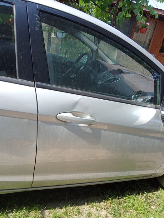 Ford fiesta 2010. Pentru piese sau reparatii.