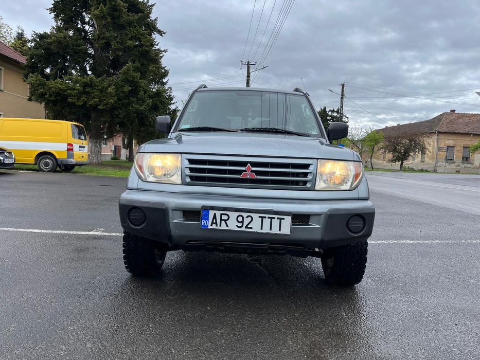 Vând mitubisi pinin