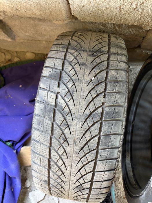 Jante cu anvelope bmw seria 1  doua sunt 225/40r18 si doua 215/40r18 , jantele sunt la fel