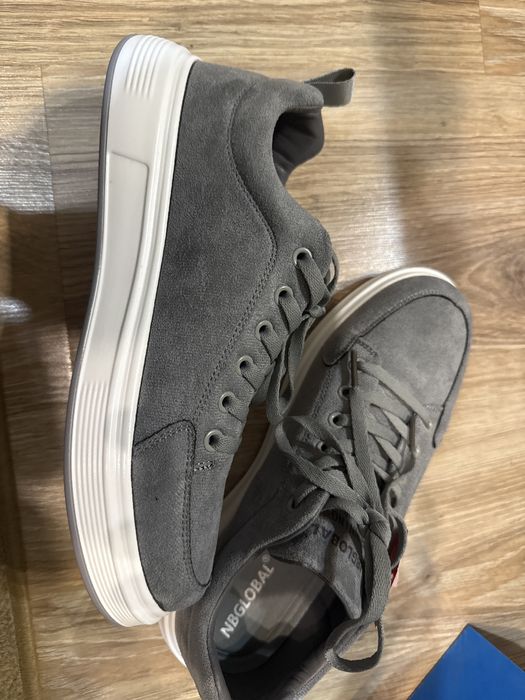 НОВЫЕ серые кеды/кроссовки