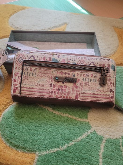 Сандали на марката Келвин Клайн