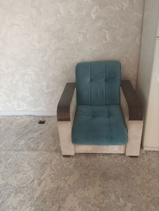 Divan kreslo ugalok xolati yaxshi