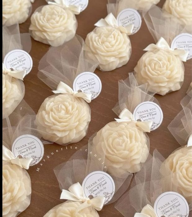 Подаръчета за сватби кръщенета поводи свещи