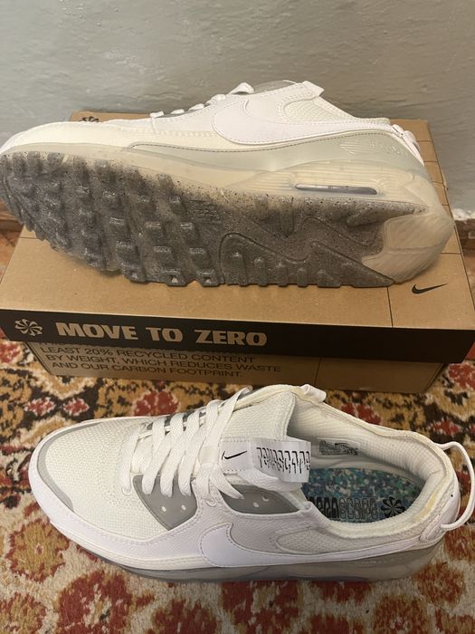 Vand adidasi nike air