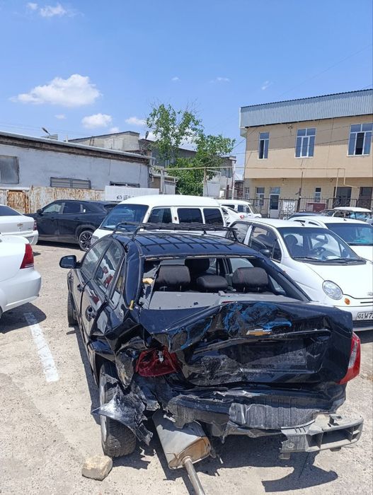 moshina orqadan urilgan