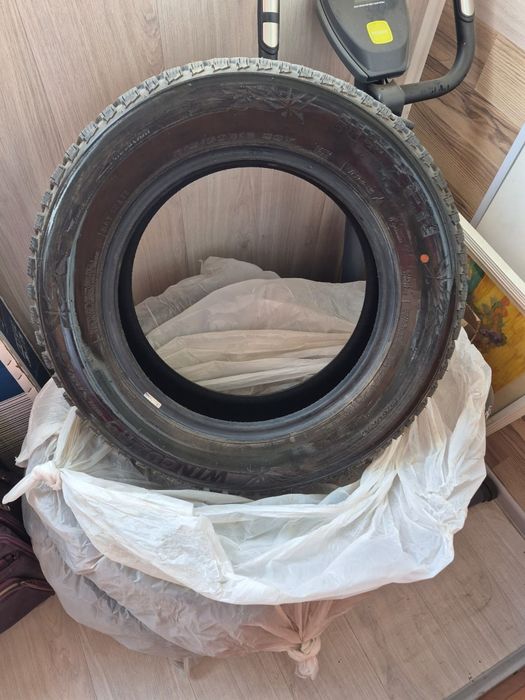 Продам зимнюю резину  NEXEN. КОРЕЯ.