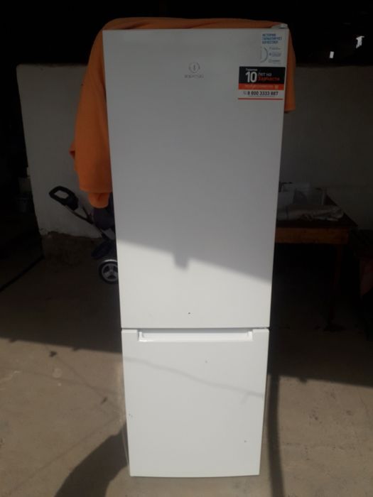 Продам холодильник Индесит  в хорошем состоянии.  Индесит холодильник.