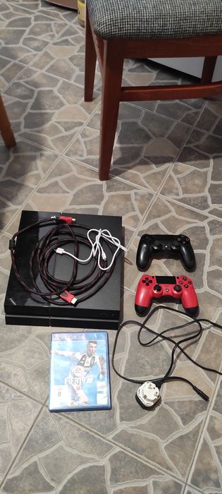 Конзола PS4 Fat 500 gb + 2 джойстика , Кабели и Игра