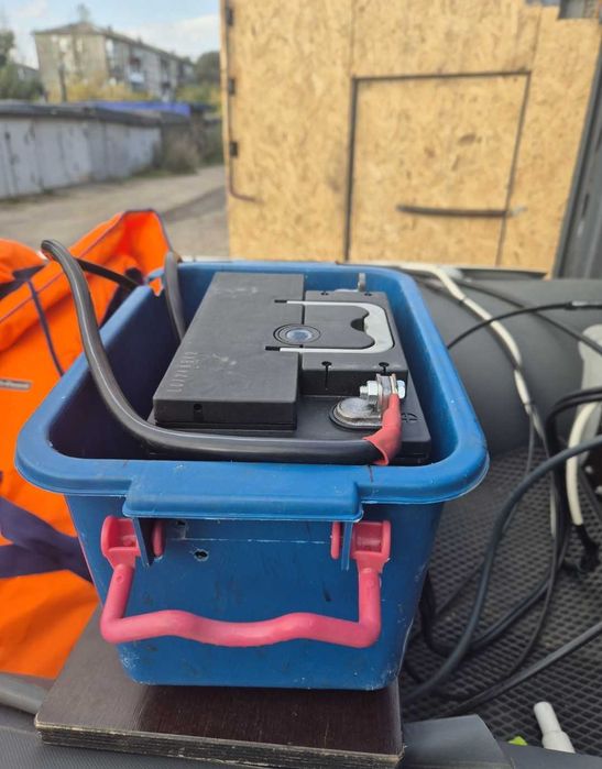 Лодку с подвесным мотором